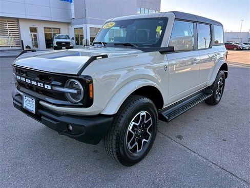 Used 2025 Ford Bronco Outer Banks image 7