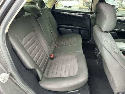 Used 2019 Ford Fusion SE FWD image 15