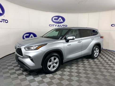 Used 2020 Toyota Highlander LE AWD/4WD image 6