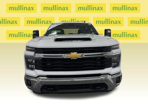 Used 2025 Chevrolet Silverado 2500 LT w/ Convenience Package AWD/4WD image 16