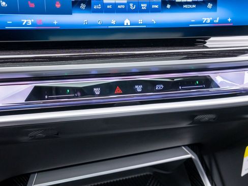 New 2025 BMW i7 M70 image 27