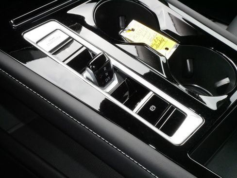 Certified 2025 Volkswagen Atlas SEL Premium R-Line image 24