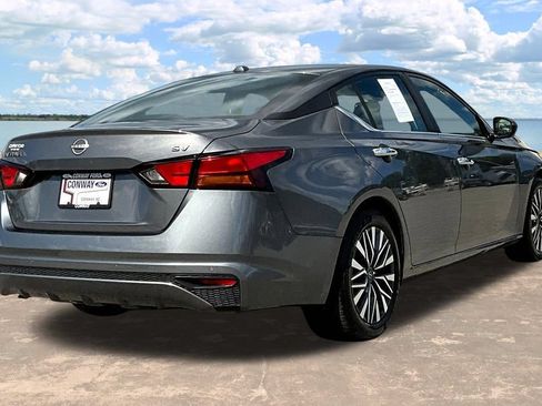 Used 2024 Nissan Altima 2.5 SV FWD image 8