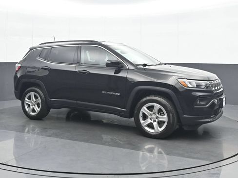 Used 2022 Jeep Compass Latitude w/ Convenience Group AWD/4WD image 8