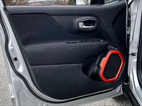 Used 2019 Jeep Renegade Sport image 20