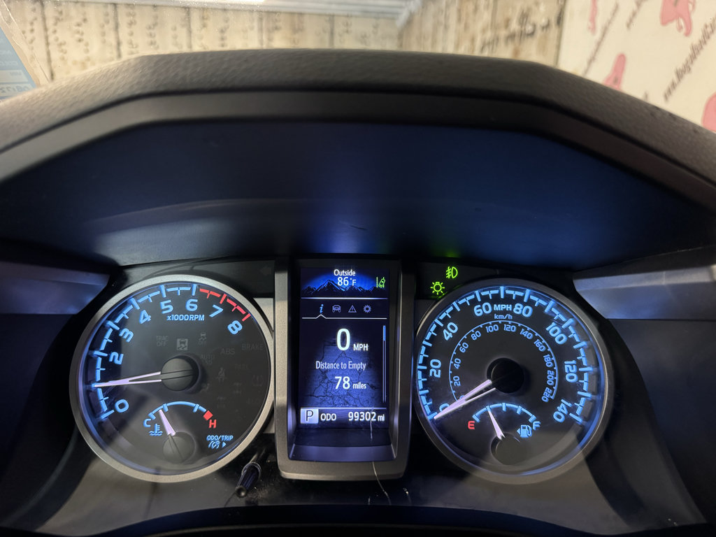Used 2020 Toyota Tacoma SR5 RWD image 21