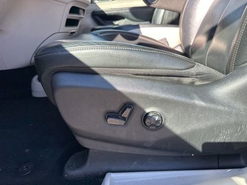 Used 2020 Chrysler Pacifica Touring-L image 26