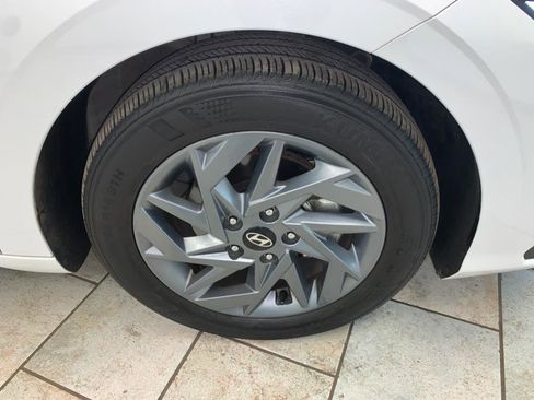 Used 2024 Hyundai Elantra SEL image 9