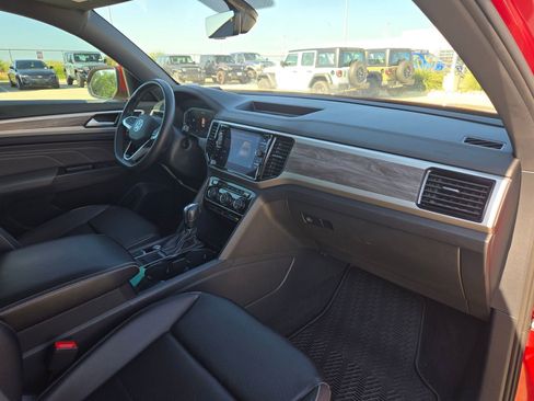 Used 2023 Volkswagen Atlas Cross Sport SE w/ Black Wheel Package FWD image 26