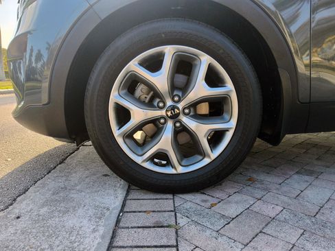 Used 2019 Kia Sorento EX FWD image 44