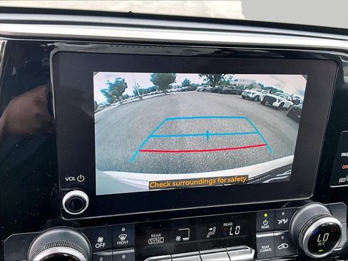 Used 2023 Toyota Highlander LE FWD image 26