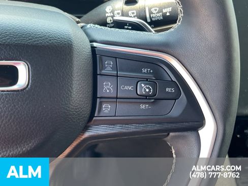 Used 2025 Jeep Grand Cherokee Altitude AWD/4WD image 33