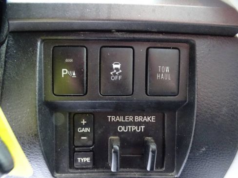 Used 2016 Toyota Tundra CrewMax w/ TRD Off-Road Pkg AWD/4WD image 22