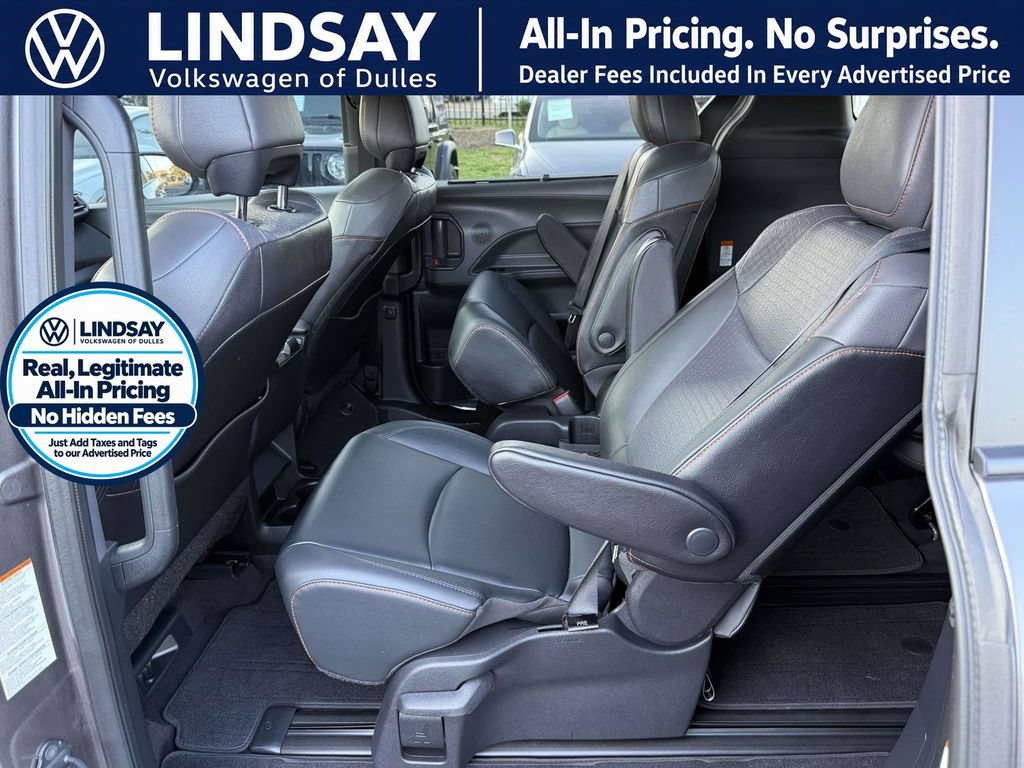 Used 2022 Toyota Sienna XSE w/ XSE Plus Package FWD image 12