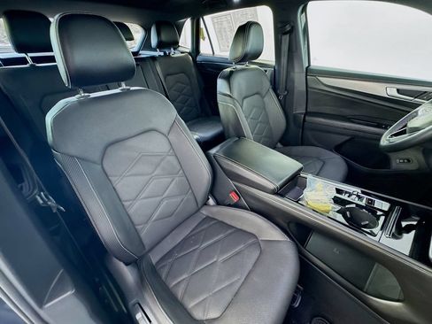 Used 2024 Volkswagen Atlas Cross Sport SE w/ Panoramic Sunroof Package FWD image 28
