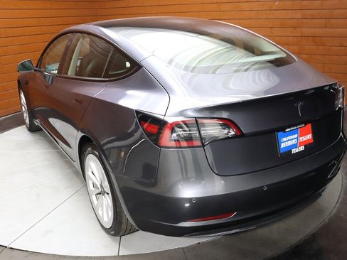 Used 2023 Tesla Model 3 Standard Range image 9