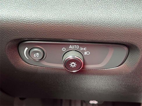 Certified 2023 Chevrolet Traverse Premier image 1