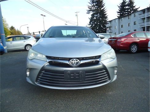 Used 2015 Toyota Camry LE FWD image 3