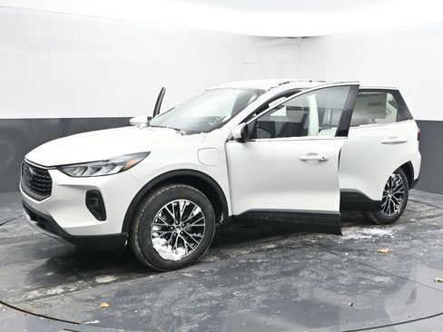 New 2026 Ford Escape SE w/ Class II Trailer Tow Package image 45