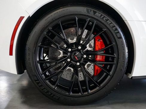 Used 2015 Chevrolet Corvette Z06 w/ Z07 Performance Package image 48