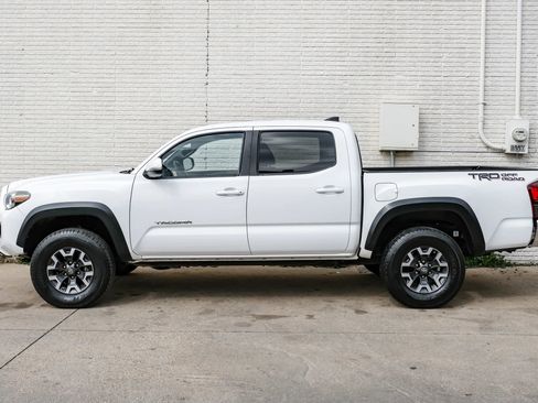 Used 2019 Toyota Tacoma TRD Off-Road image 10