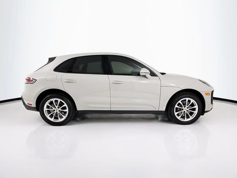Certified 2025 Porsche Macan AWD/4WD image 8