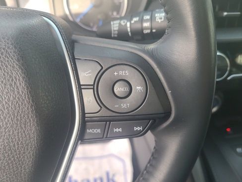 Used 2022 Toyota Venza LE image 21