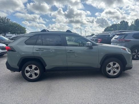 Used 2021 Toyota RAV4 XLE w/ Convenience Package FWD image 4