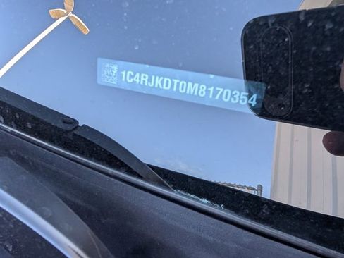 Used 2021 Jeep Grand Cherokee L Overland w/ Luxury Tech Group IV AWD/4WD image 39