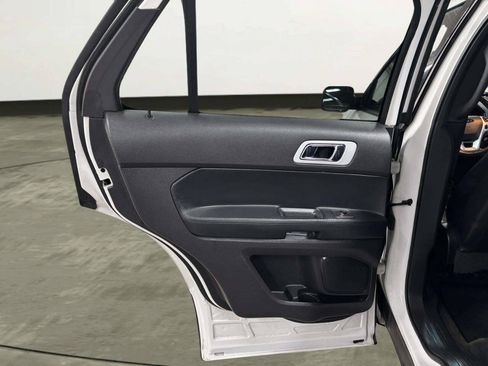 Used 2015 Ford Explorer XLT w/ Equipment Group 202B AWD/4WD image 20