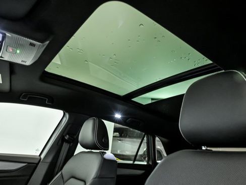 New 2026 Volkswagen Atlas Cross Sport SE image 7