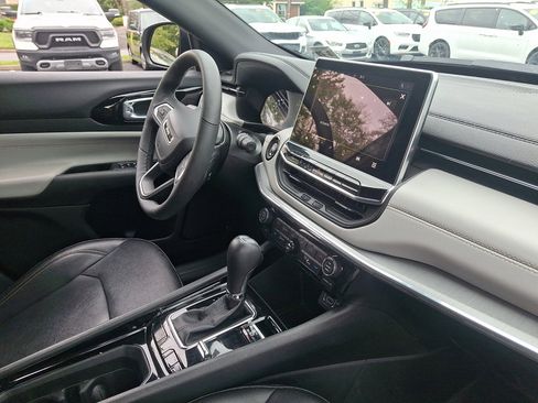 Used 2024 Jeep Compass Limited AWD/4WD image 12