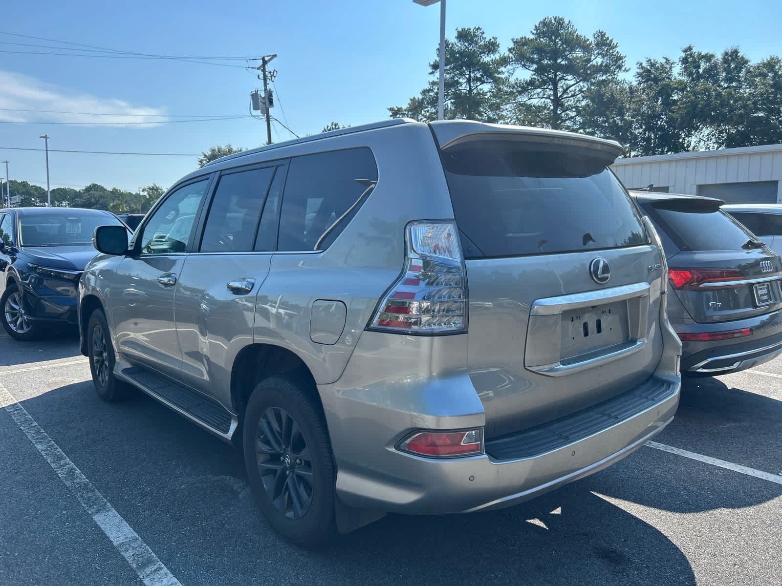 Used 2022 Lexus GX 460 Premium w/ Premium Plus Package AWD/4WD image 2