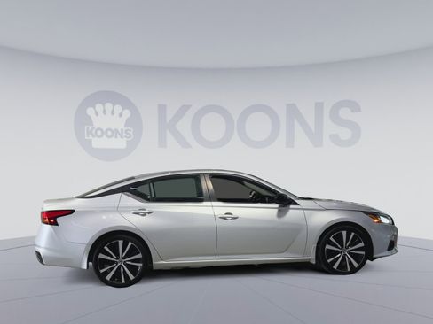 Used 2020 Nissan Altima 2.5 SR w/ Premium Package FWD image 12