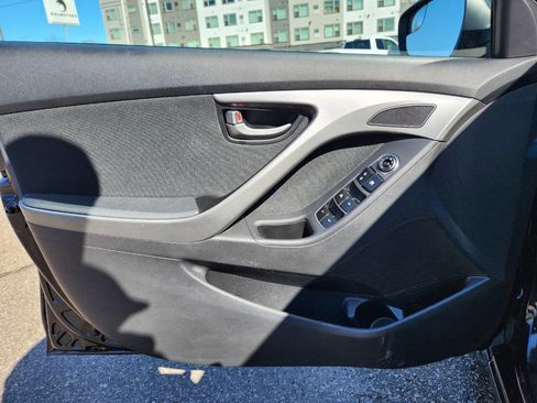 Used 2015 Hyundai Elantra SE w/ Option Group 03 FWD image 19