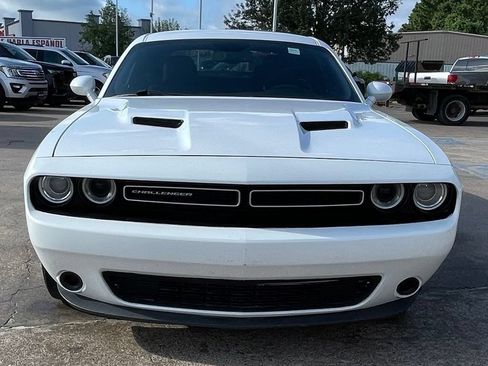 Used 2017 Dodge Challenger SXT RWD image 7