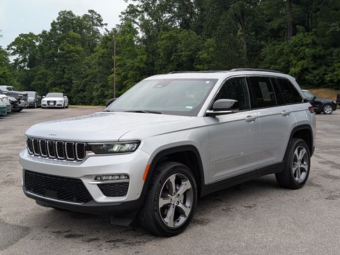 Used 2024 Jeep Grand Cherokee Limited w/ Luxury Tech Group II AWD/4WD image 5