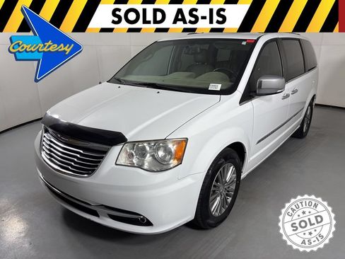 Used 2014 Chrysler Town & Country Touring-L w/ Driver Convenience Group FWD image 4