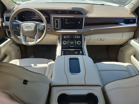 Used 2024 GMC Yukon Denali RWD image 17