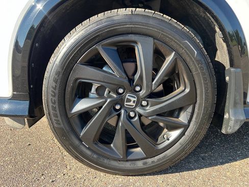 Used 2021 Honda HR-V Sport image 17