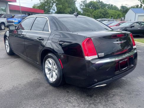 Used 2016 Chrysler 300 Limited RWD image 5