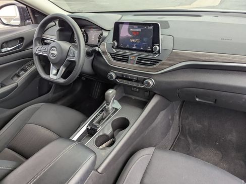 Used 2025 Nissan Altima 2.5 SV FWD image 31