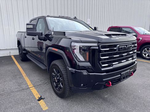 Used 2025 GMC Sierra 3500 AT4 w/ AT4 Premium Plus Package AWD/4WD image 3