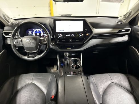 Used 2023 Toyota Highlander Limited AWD/4WD image 10
