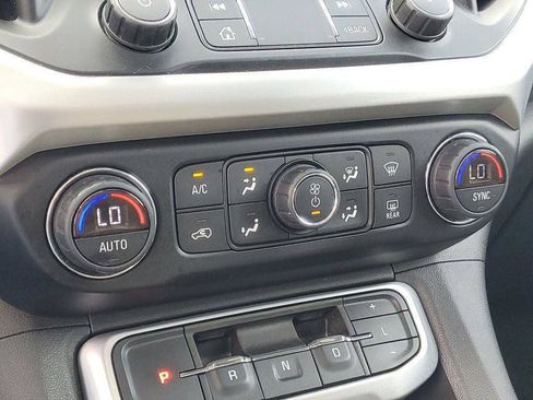 Used 2020 GMC Acadia SLE w/ Driver Convenience Package FWD image 17