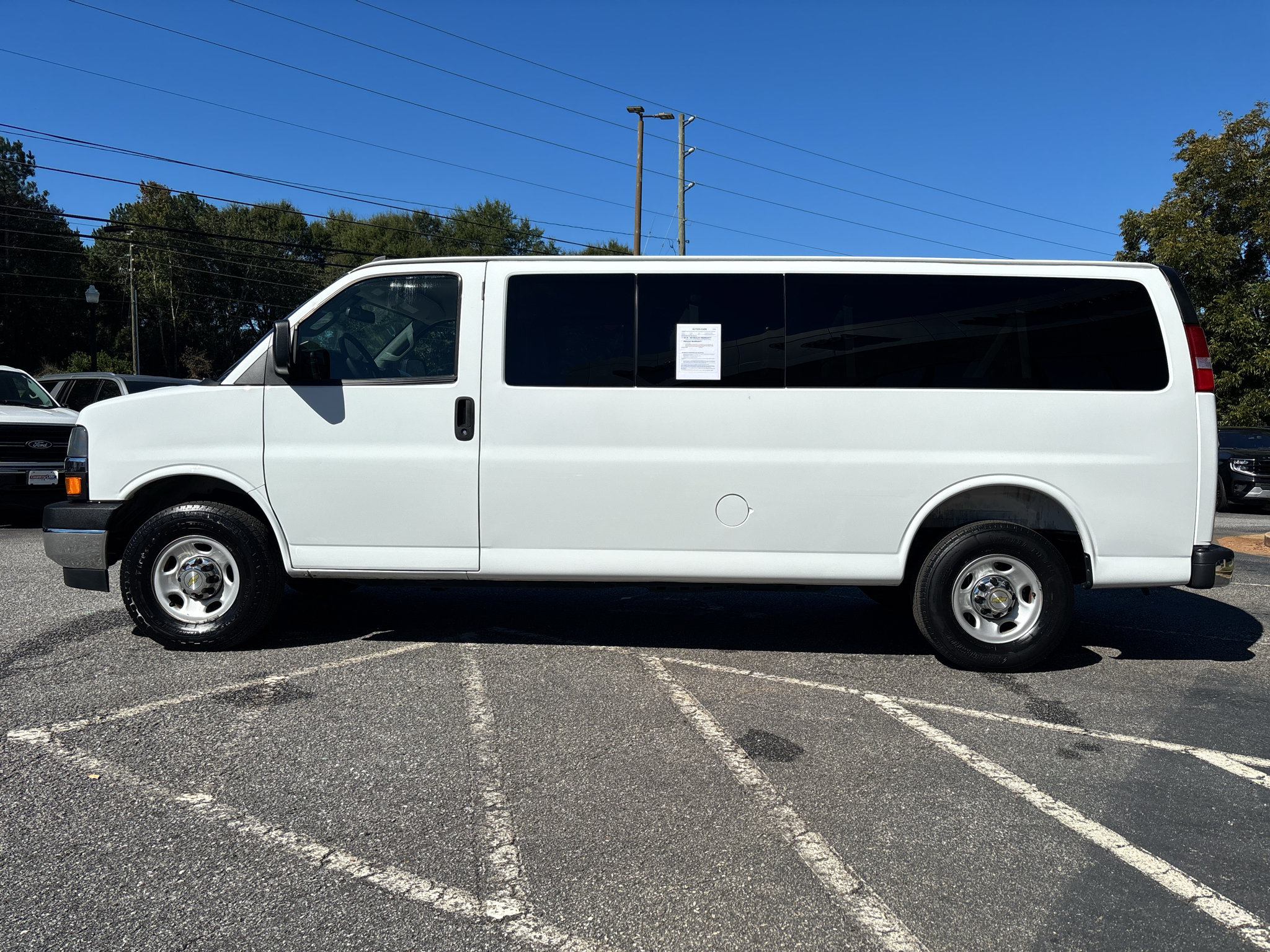 Used 2025 Chevrolet Express 3500 LT w/ LT Preferred Equipment Group RWD image 17