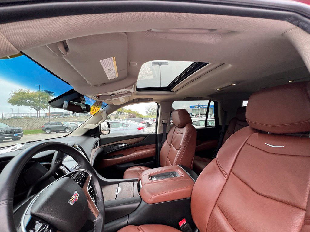 Used 2017 Cadillac Escalade Luxury AWD/4WD image 19