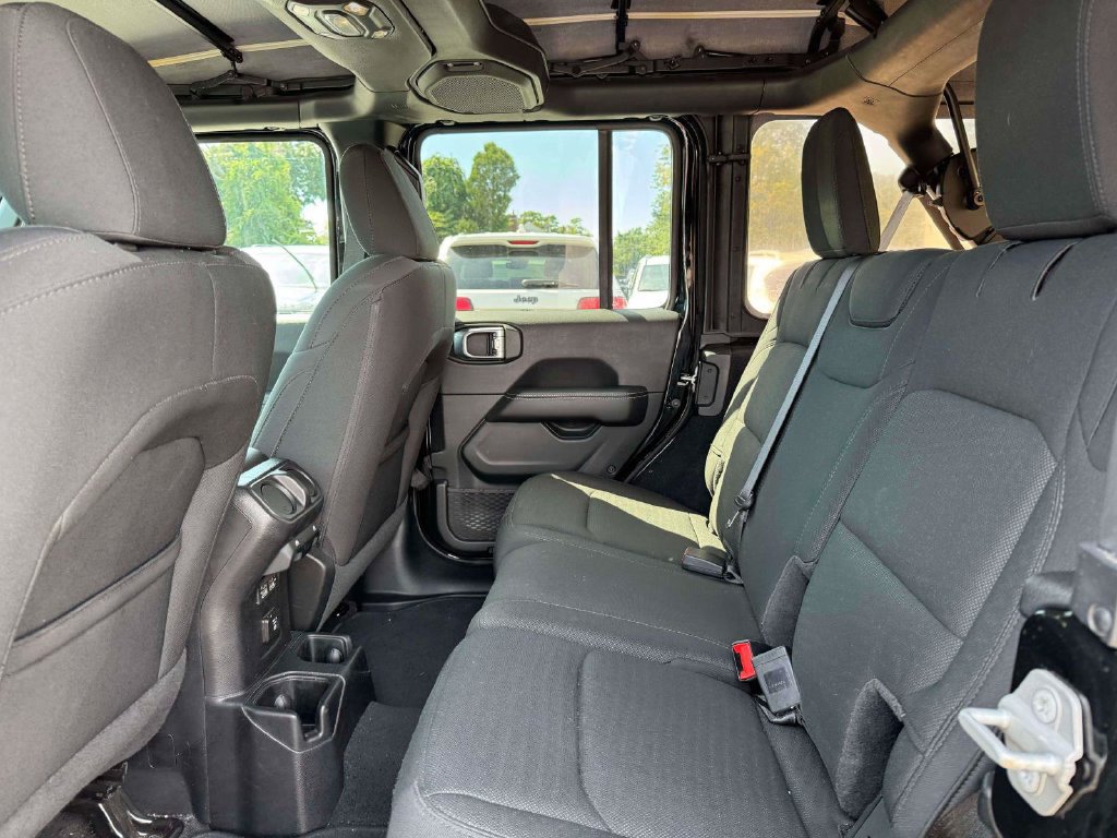 Used 2021 Jeep Wrangler Unlimited Sahara AWD/4WD image 11