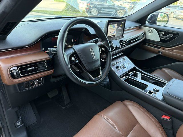 Used 2023 Lincoln Aviator Reserve w/ Equipment Group 201A RWD image 13