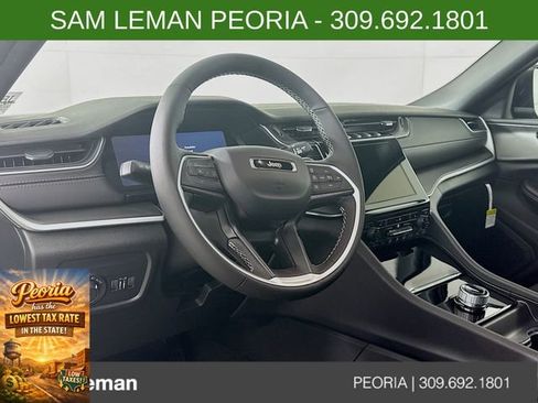 New 2025 Jeep Grand Cherokee Laredo image 9